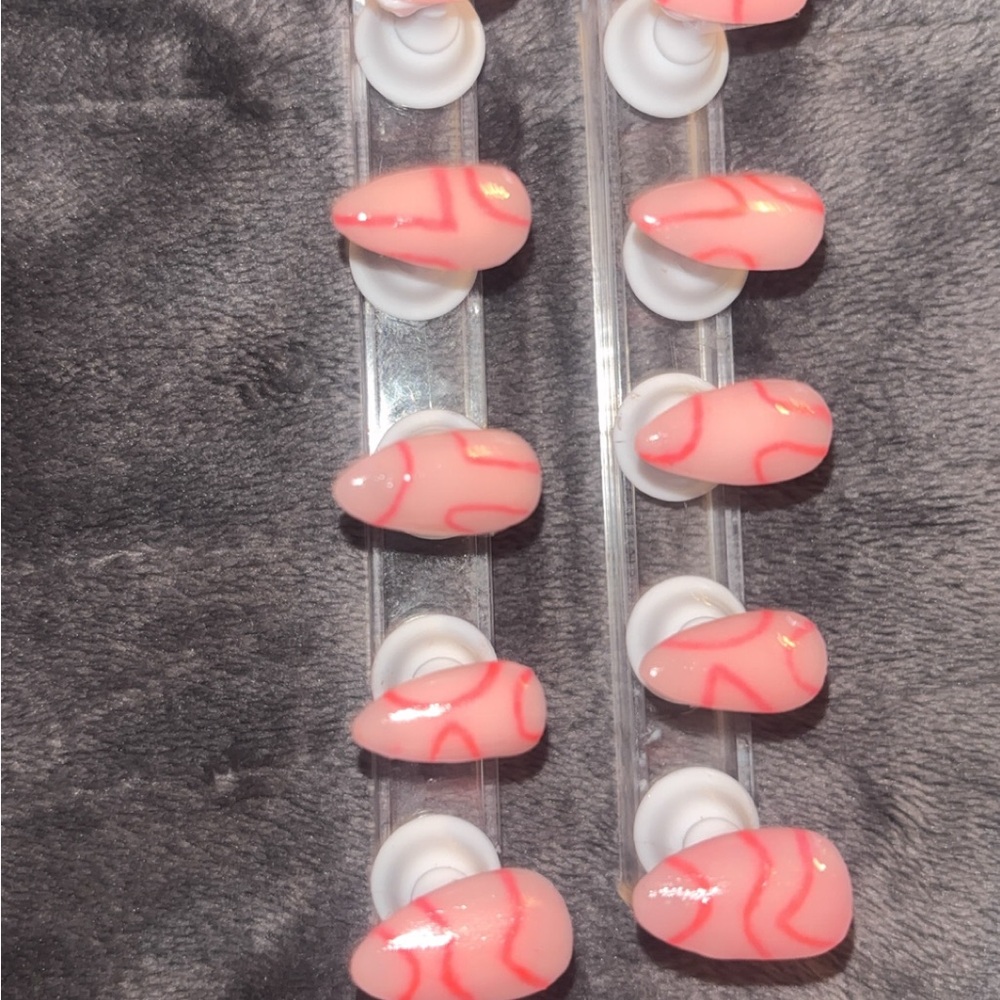 Pink Patterned Press-On Nails - Picture 3 of 3